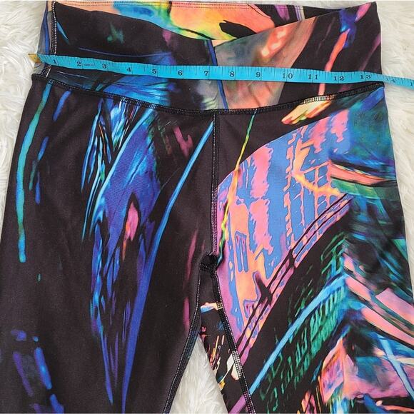 Fabletics Mid-Rise Cosmic Lights PowerHold Capri Leggings SZ S - Picture 5 of 11